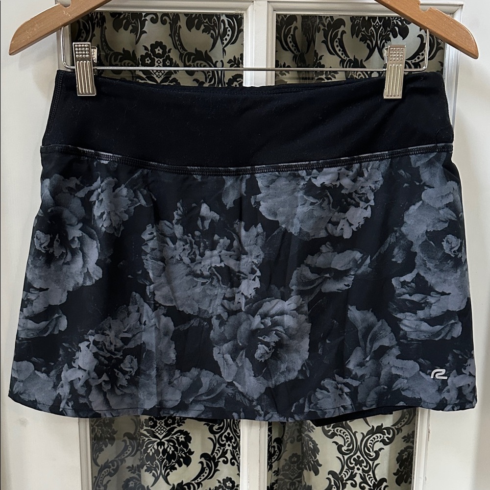Roadrunner Women's Black Floral athletic Skirt
